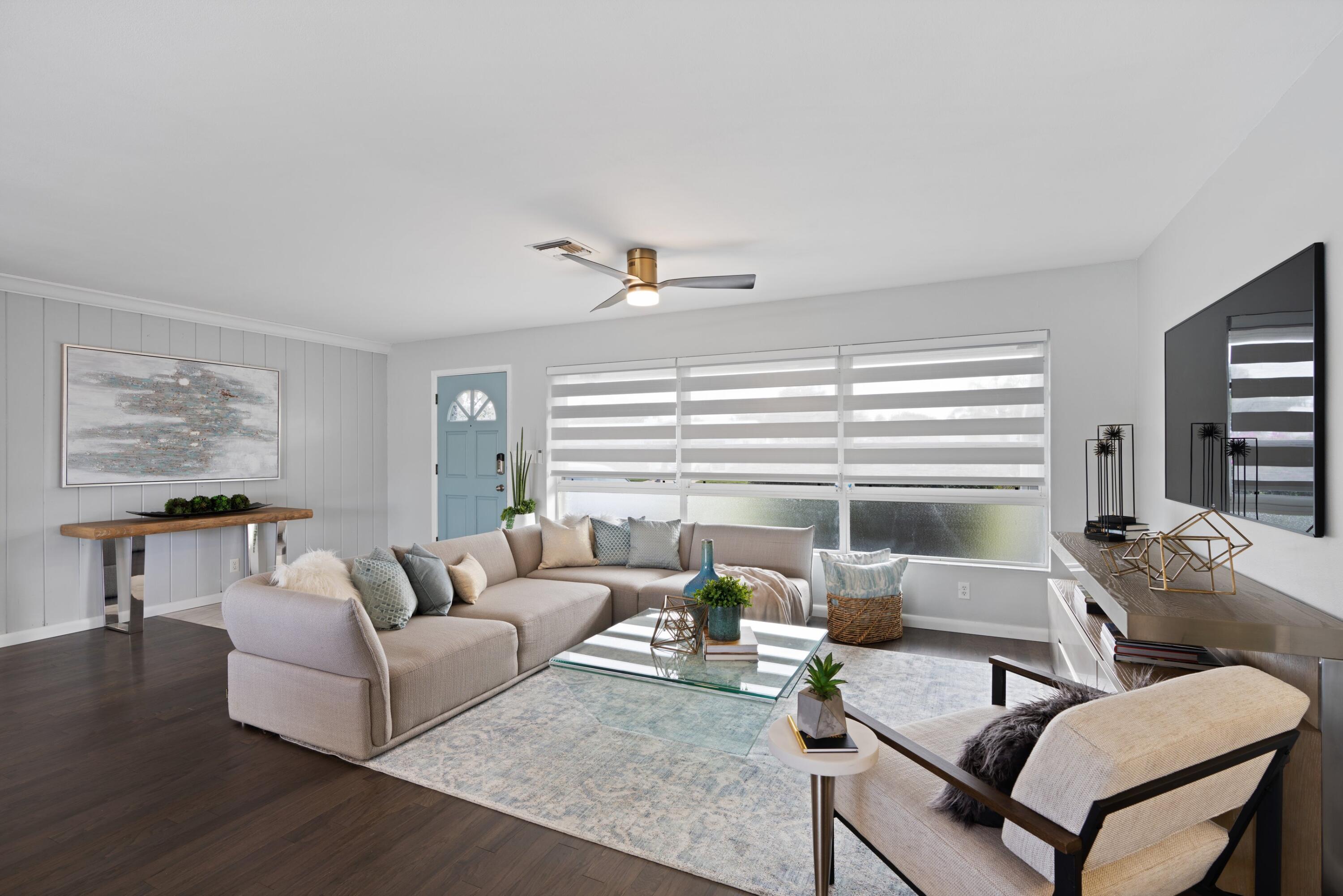 541 Kingfish Road North Palm Beach, FL 33408 - Photo 3 of 32 Living Room