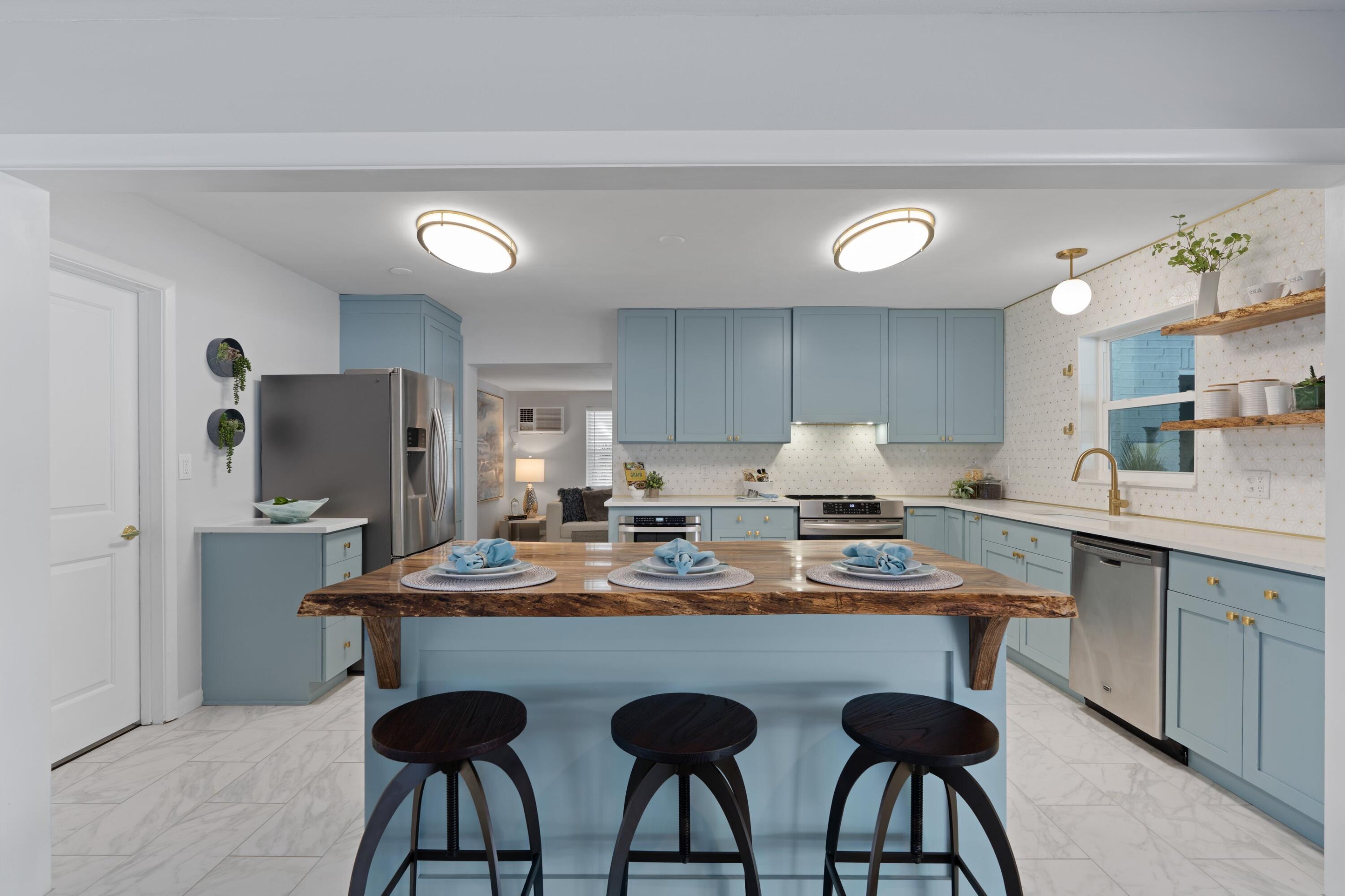 541 Kingfish Road North Palm Beach, FL 33408 - Photo 8 of 32 Kitchen/Breakfast Bar