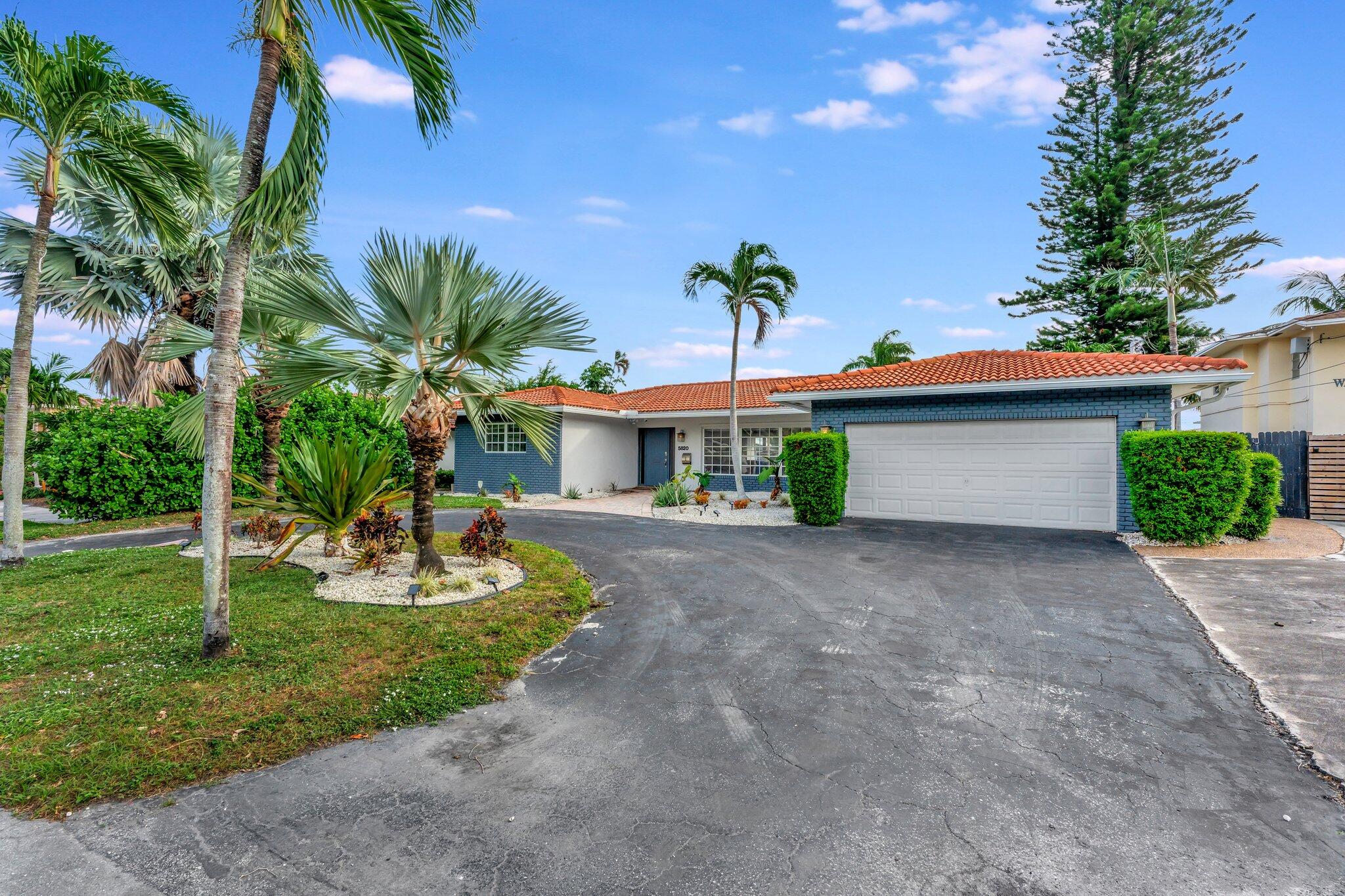 5820 Northeast 14th Road Fort Lauderdale, FL 33334 - Photo 5 of 57 3-web-or-mls-DSC07542