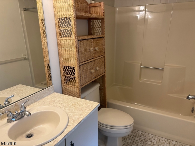 675 Raritan Road, Unit 13 Clark, NJ 07066 - Photo 20 of 22 Gallery Image 20