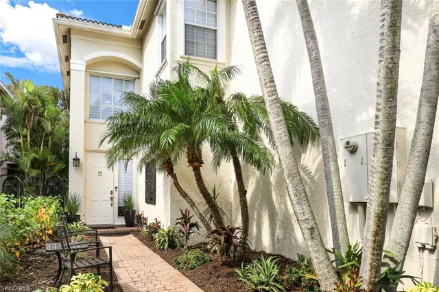 $570,000 | 10327 Carolina Willow Drive, Fort Myers, FL 33913