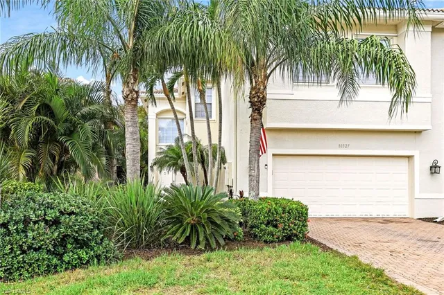 $570,000 | 10327 Carolina Willow Drive, Fort Myers, FL 33913