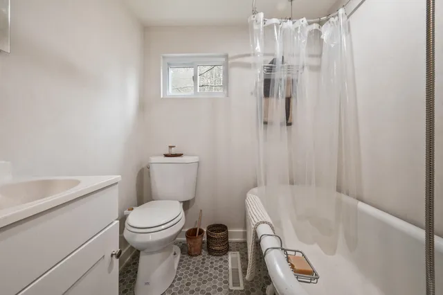 $250,000 | 180 Beacon Street, Littleton, NH 03561