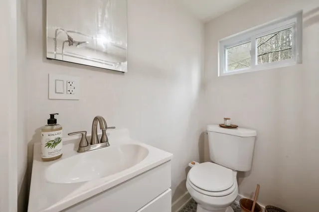 $250,000 | 180 Beacon Street, Littleton, NH 03561