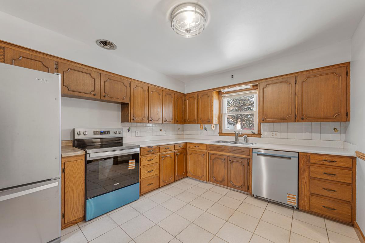 1305 4th Street Southwest Austin, MN 55912 - Photo 11 of 30