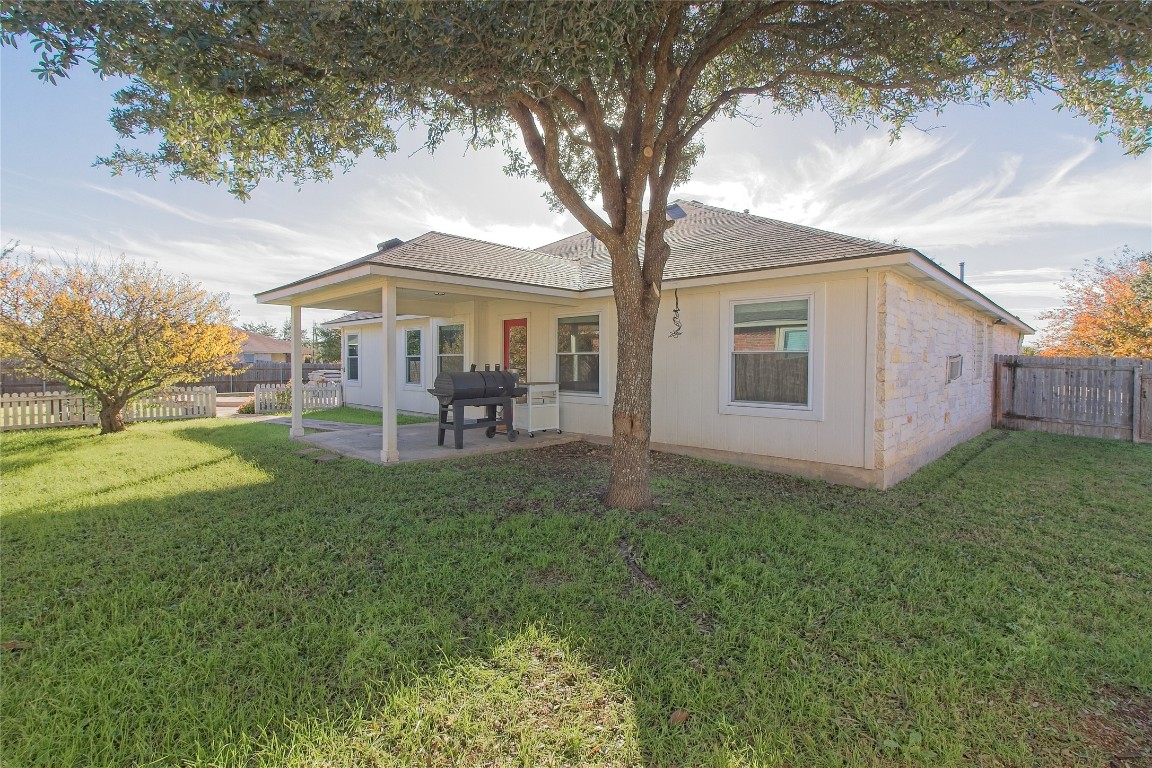 3112 Clinton Place Round Rock, TX 78665 - Photo 28 of 36 a front view of a house with garden