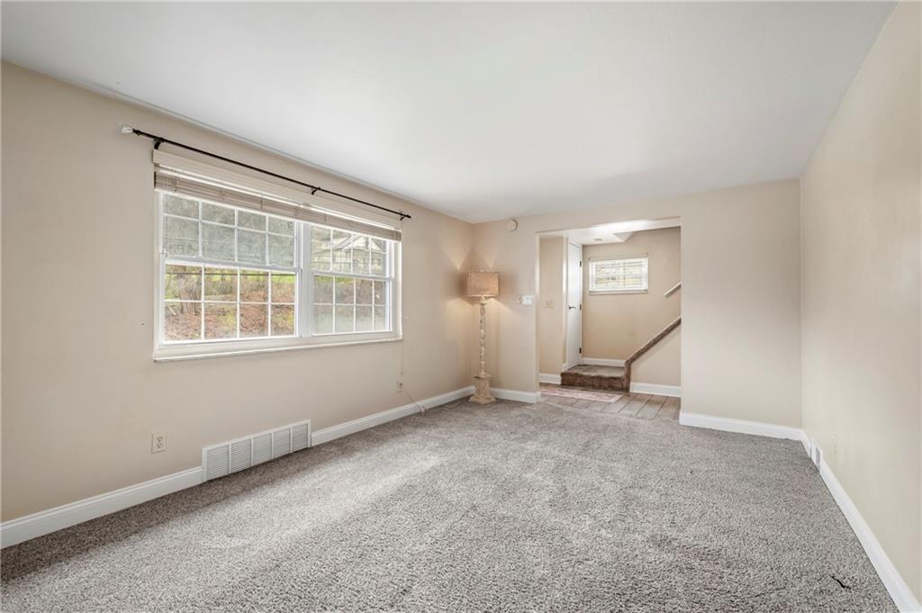 3033 Universal Road Pittsburgh, PA 15235 - Photo 3 of 30