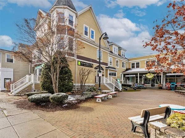 $2,100 | 762 Elmwood Avenue, Buffalo, NY 14222