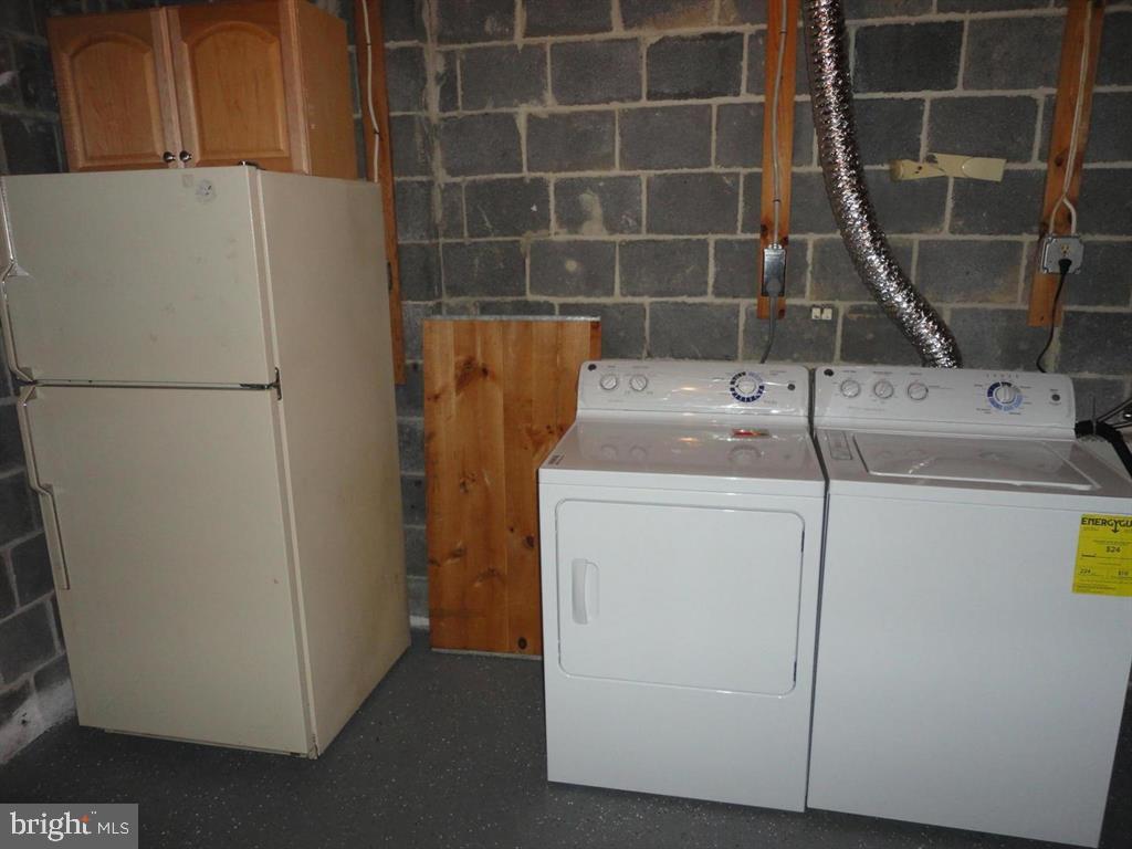 9120 Conservation Way Springfield, VA 22153 - Photo 9 of 19 a utility room with dryer and washer