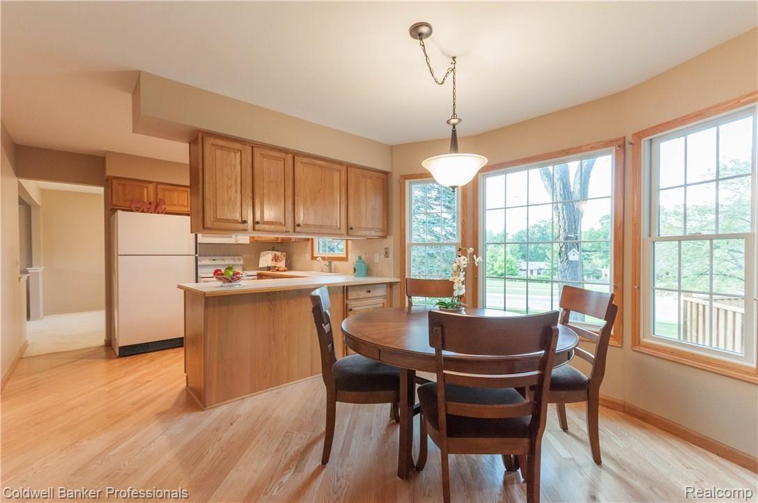 816 Dahlia Lane Rochester, MI 48307 - Photo 11 of 32 A perfect little spot to enjoy your morning coffee.
