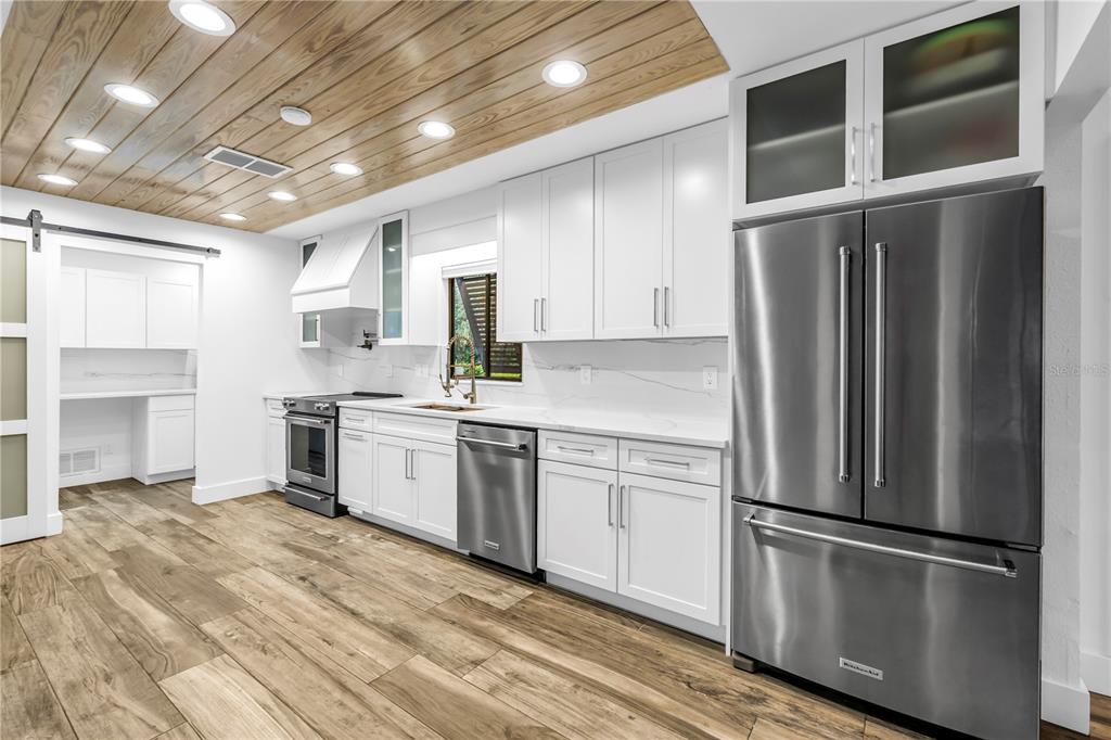 4605 Stone Ridge Trail Sarasota, FL 34232 - Photo 6 of 56