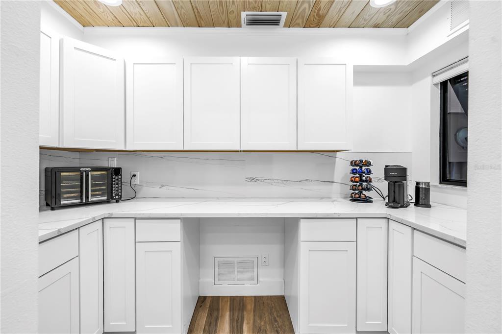 4605 Stone Ridge Trail Sarasota, FL 34232 - Photo 8 of 56