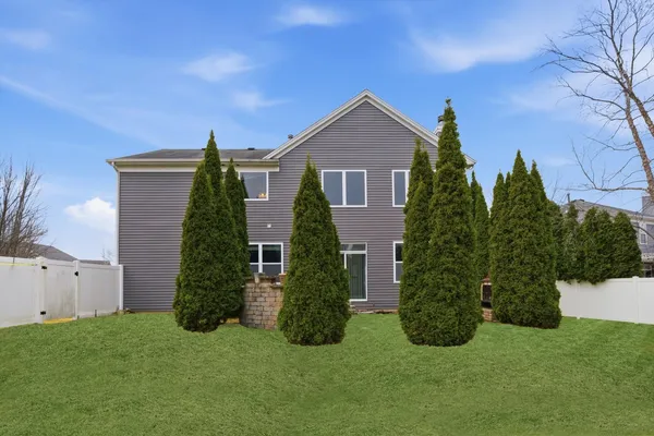 $595,000 | 217 Sunbury Drive, St. Charles, IL 60175