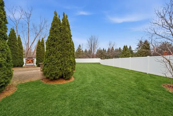 $595,000 | 217 Sunbury Drive, St. Charles, IL 60175