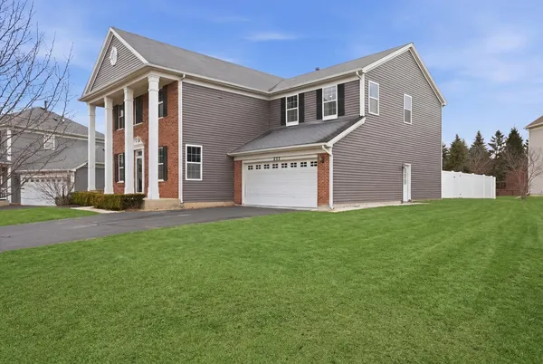 $595,000 | 217 Sunbury Drive, St. Charles, IL 60175