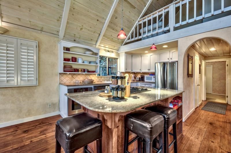 13108 Donner Pass Road Truckee, CA 96161 - Photo 12 of 21 Gallery Image 12
