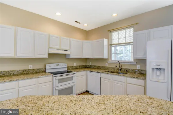 $2,250 | 4942 West End Avenue, Shady Side, MD 20764