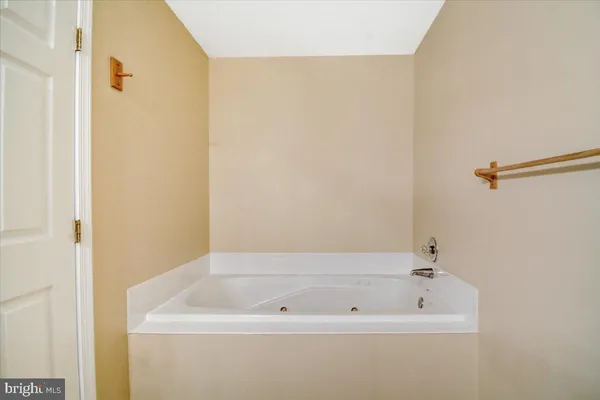 $2,250 | 4942 West End Avenue, Shady Side, MD 20764