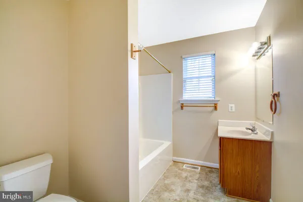 $2,250 | 4942 West End Avenue, Shady Side, MD 20764