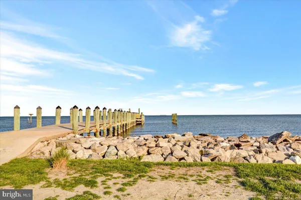 $2,250 | 4942 West End Avenue, Shady Side, MD 20764