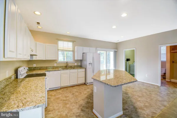 $2,250 | 4942 West End Avenue, Shady Side, MD 20764