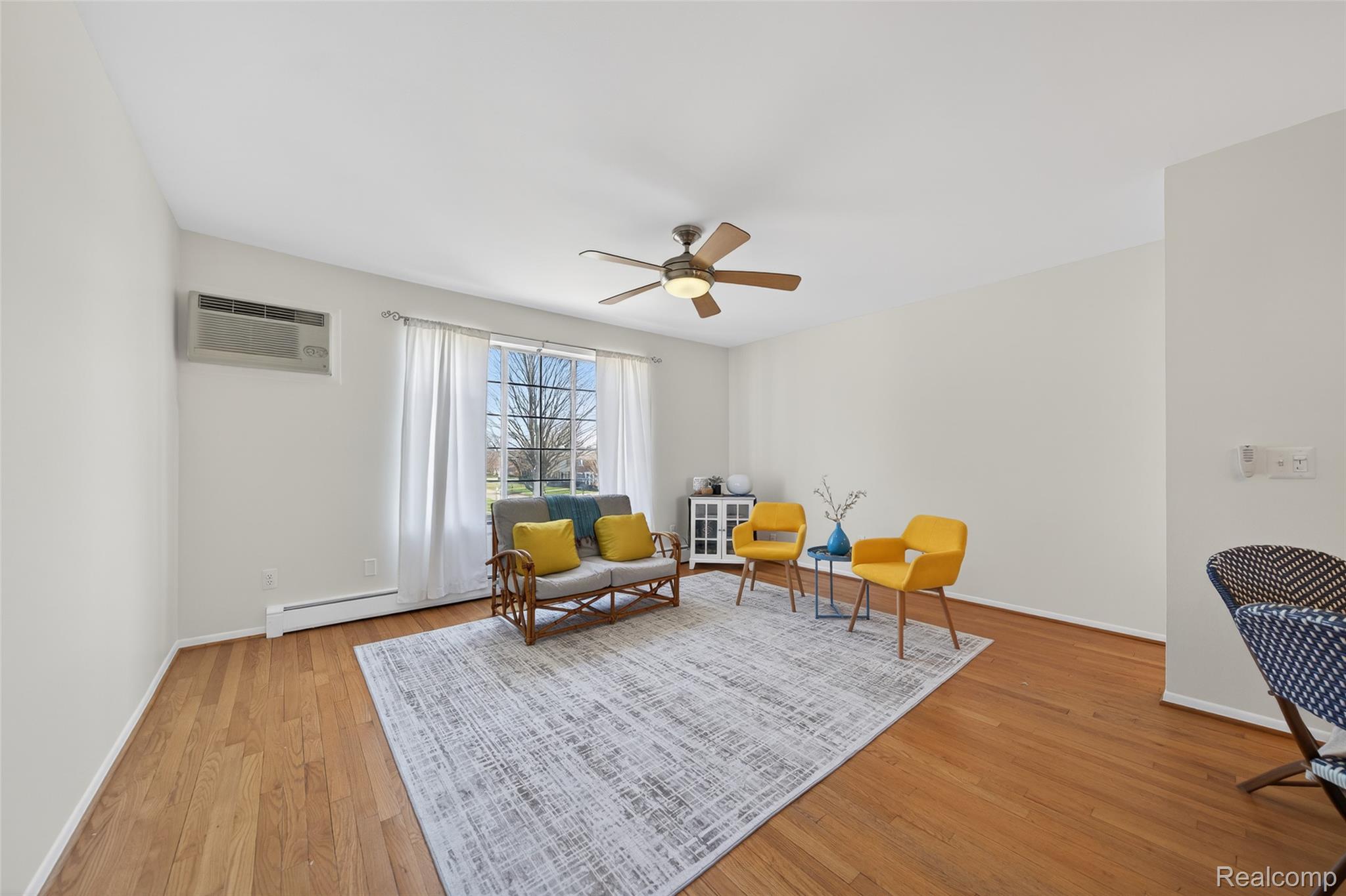 451 Miller Avenue, Unit 211 Rochester, MI 48307 - Photo 5 of 18 Nice hardwood flooring