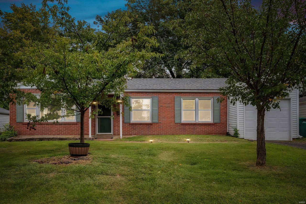 1662 Grant Road Webster Groves, MO 63119 - Photo 1 of 19