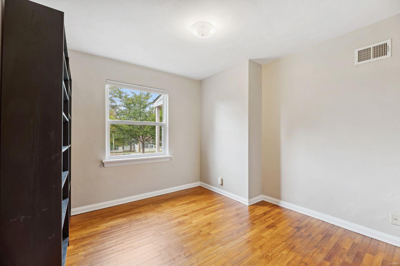 1662 Grant Road Webster Groves, MO 63119 - Photo 14 of 19
