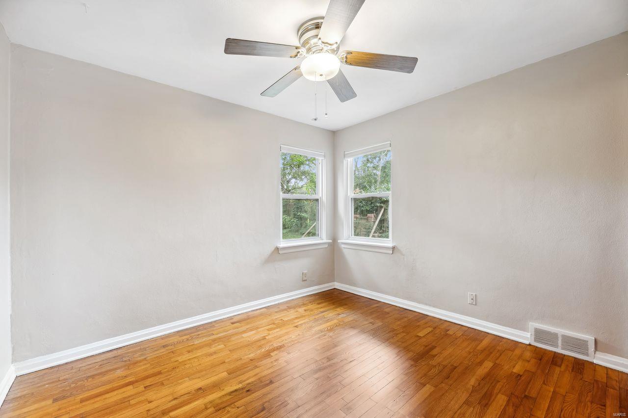 1662 Grant Road Webster Groves, MO 63119 - Photo 15 of 19