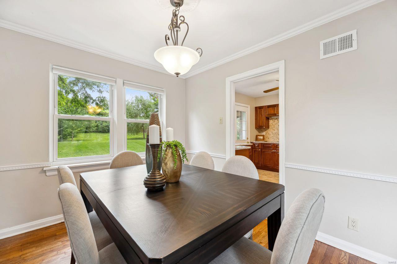 1662 Grant Road Webster Groves, MO 63119 - Photo 7 of 19