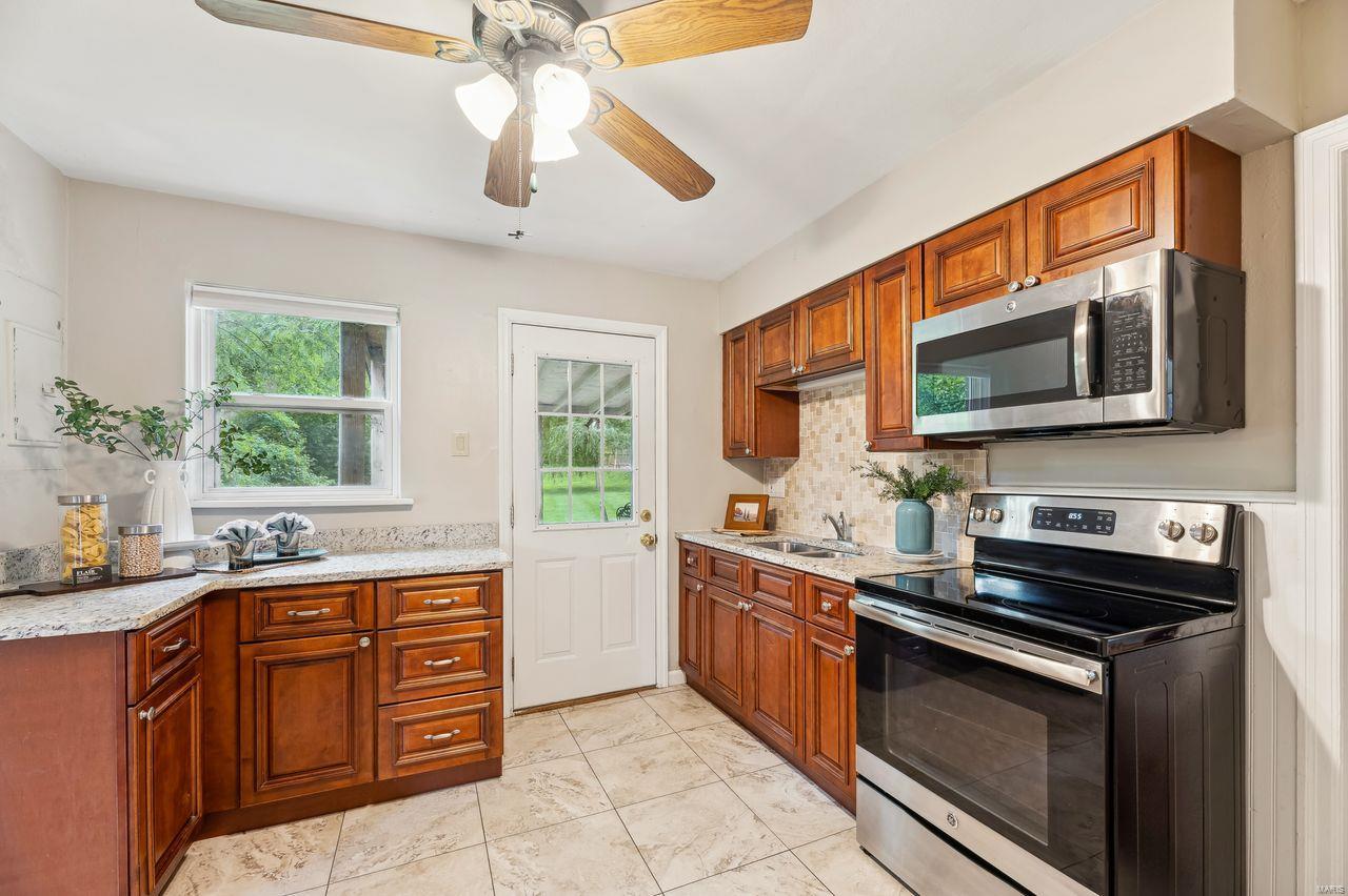 1662 Grant Road Webster Groves, MO 63119 - Photo 8 of 19