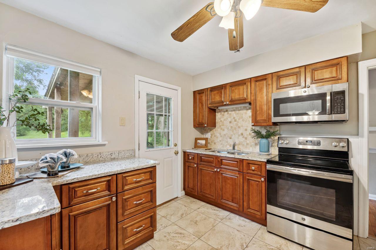 1662 Grant Road Webster Groves, MO 63119 - Photo 9 of 19