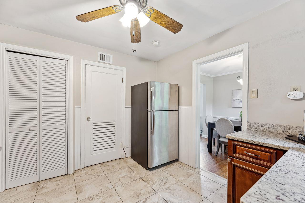 1662 Grant Road Webster Groves, MO 63119 - Photo 10 of 19