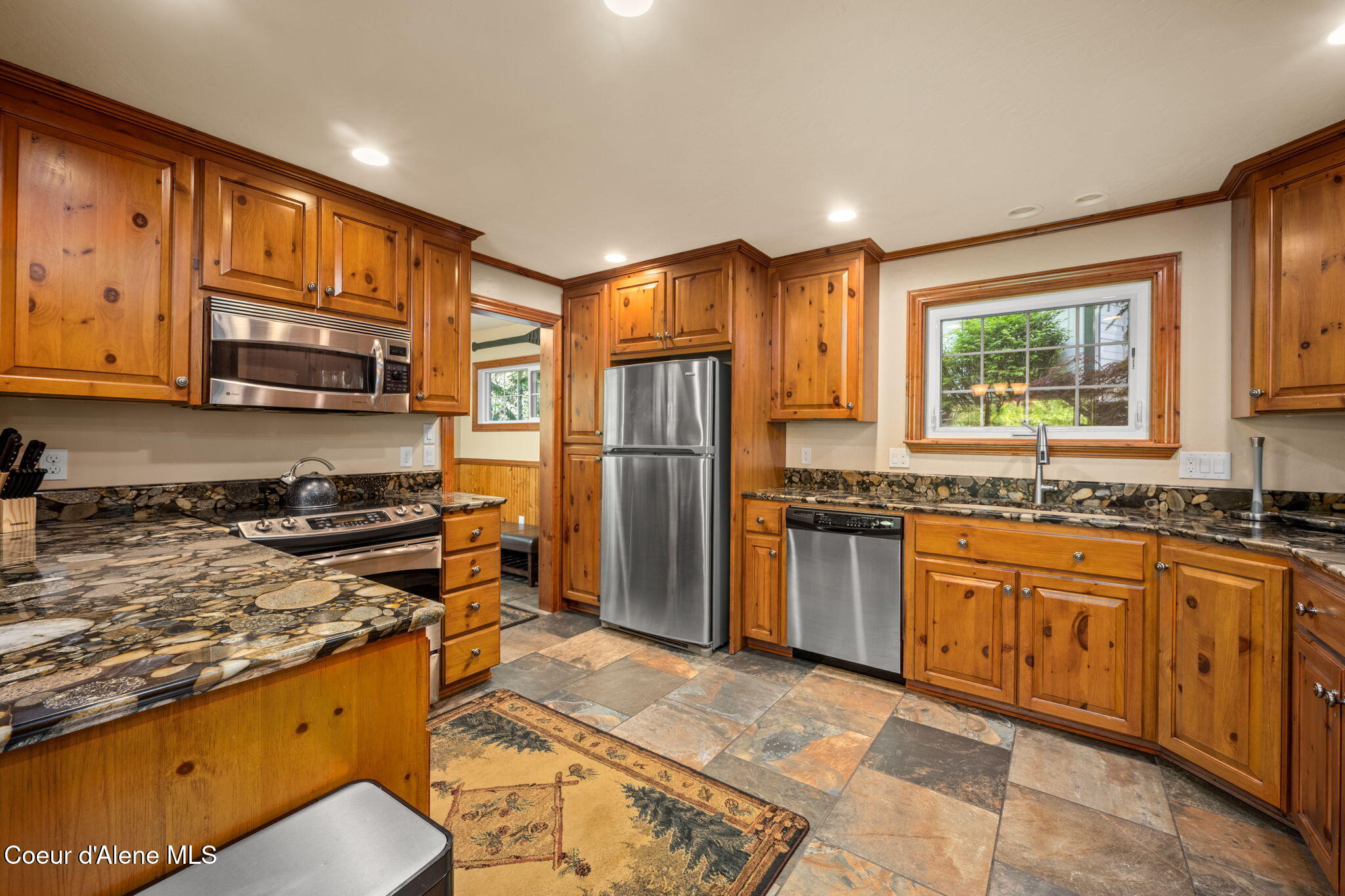 19503 East Hayden Lake Road Hayden, ID 83835 - Photo 24 of 72 Kitchen