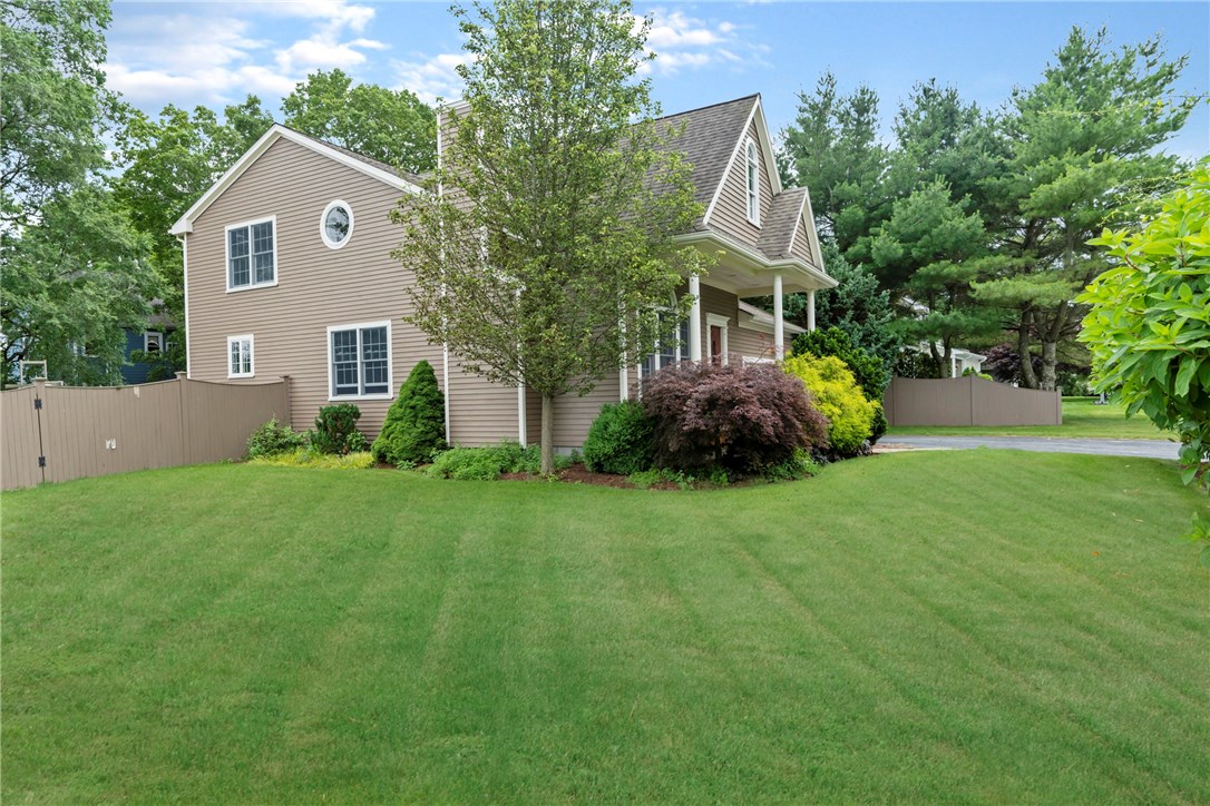 8 Abby Road Barrington, RI 02806 - Photo 23 of 38