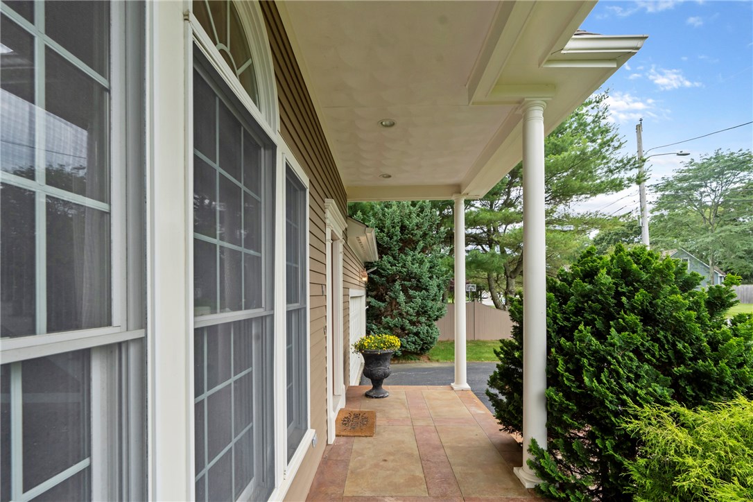 8 Abby Road Barrington, RI 02806 - Photo 25 of 38