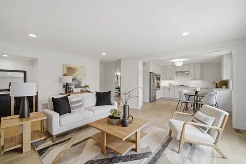 $850,000 | 28 Windemere Lane, South Barrington, IL 60192