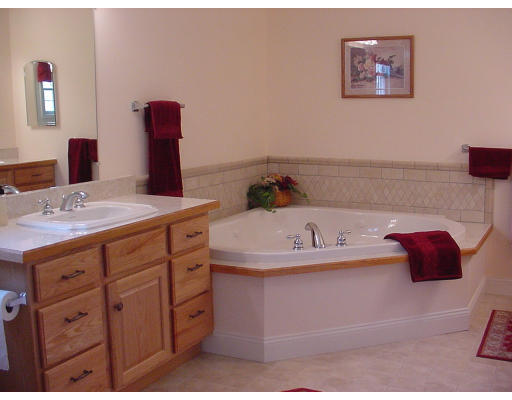 23 Loudville Road Easthampton, MA 01027 - Photo 8 of 11 Gallery Image 8