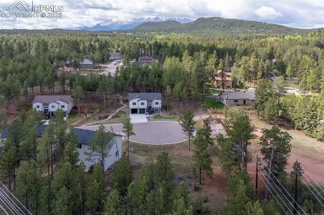 an aerial view of residential house with outdoor space and lake view
