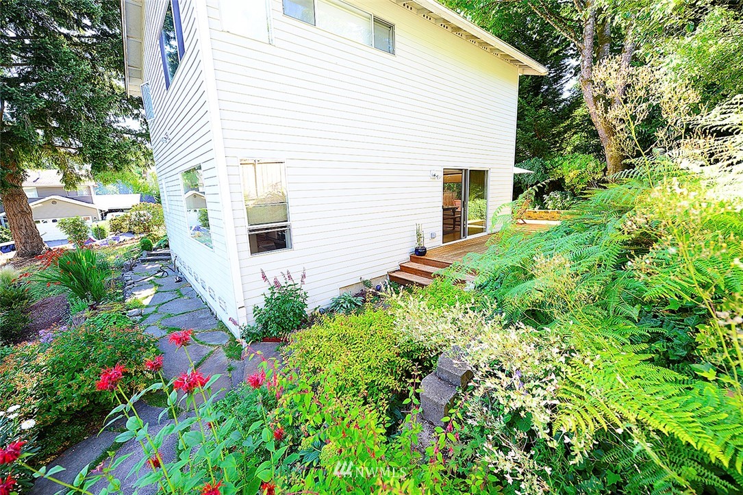 8912 238th Street Southwest, Unit 8 Edmonds, WA 98026 - Photo 2 of 19 Gallery Image 2