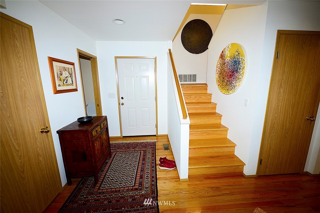 8912 238th Street Southwest, Unit 8 Edmonds, WA 98026 - Photo 4 of 19 Gallery Image 4
