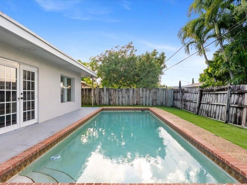 311 West Sample Road Deerfield Beach, FL 33064 - Photo 6 of 34 a view of swimming pool