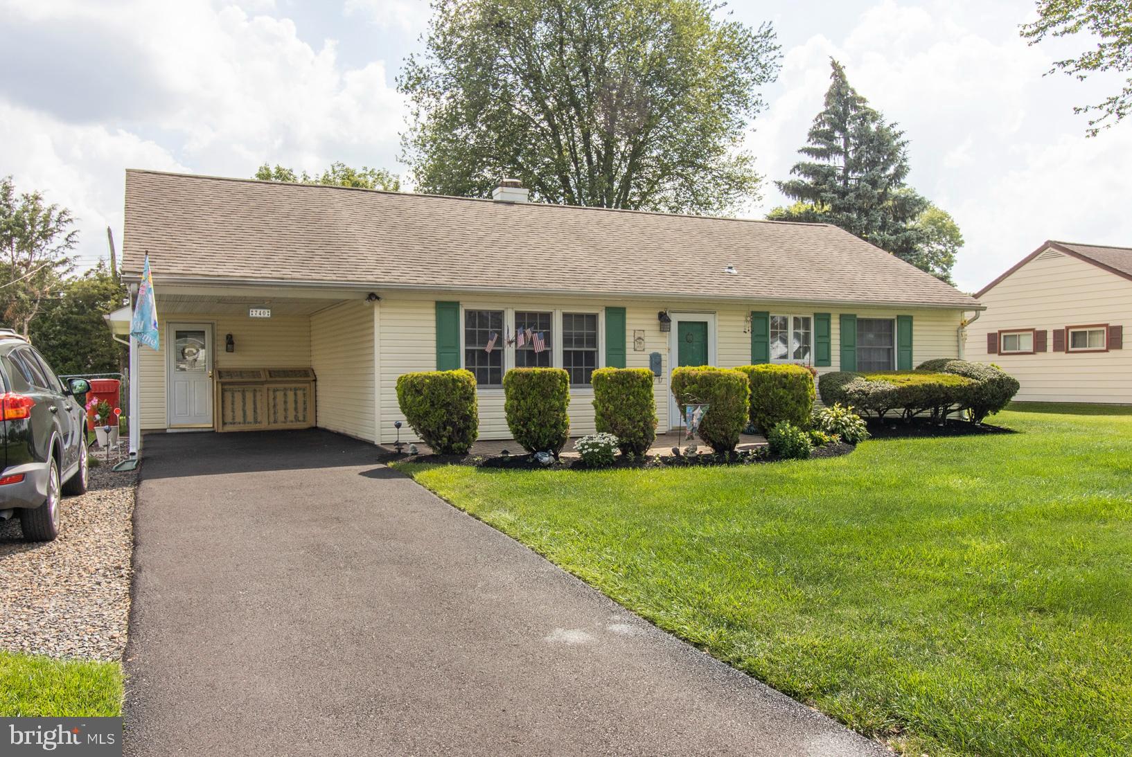740 Locust Road Warminster, PA 18974 - Photo 2 of 34