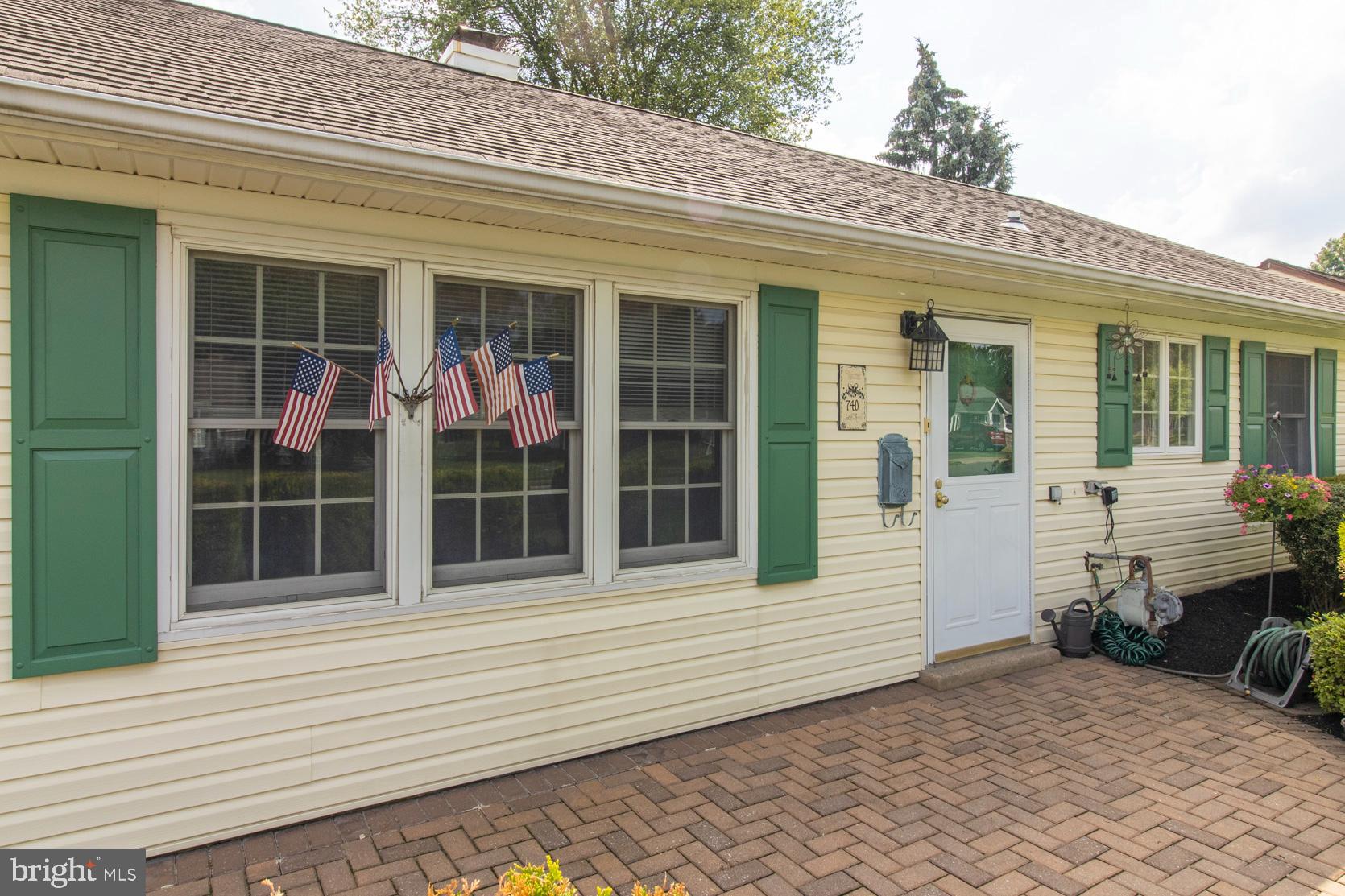 740 Locust Road Warminster, PA 18974 - Photo 4 of 34