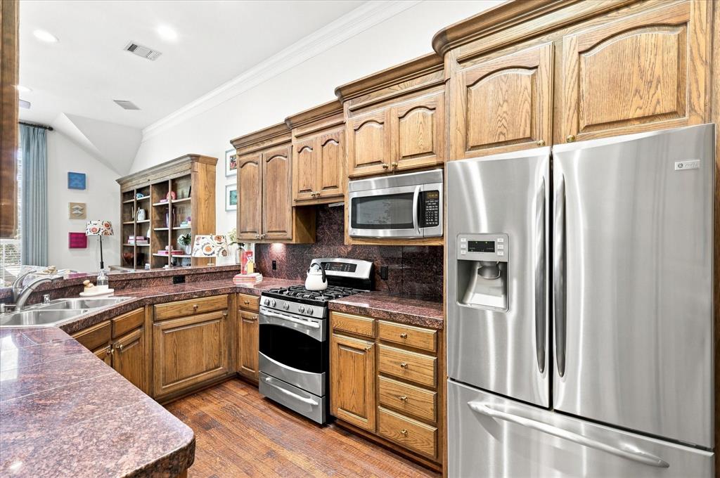 4131 Eastman Way Addison, TX 75001 - Photo 10 of 37 Gallery Image 10