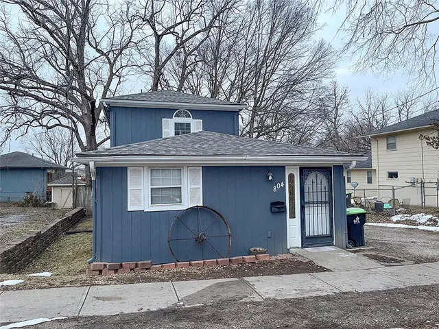 $225,000 | 804 East Elm Street, Harrisonville, MO 64701