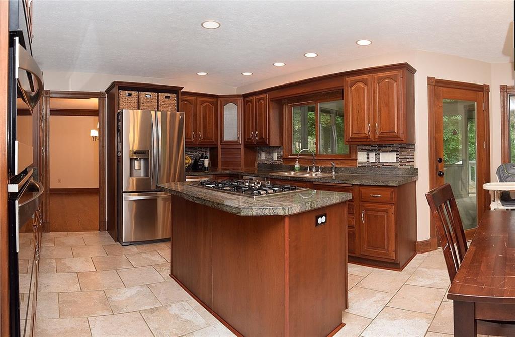 9687 Decatur Drive Indianapolis, IN 46256 - Photo 11 of 39 Gallery Image 11