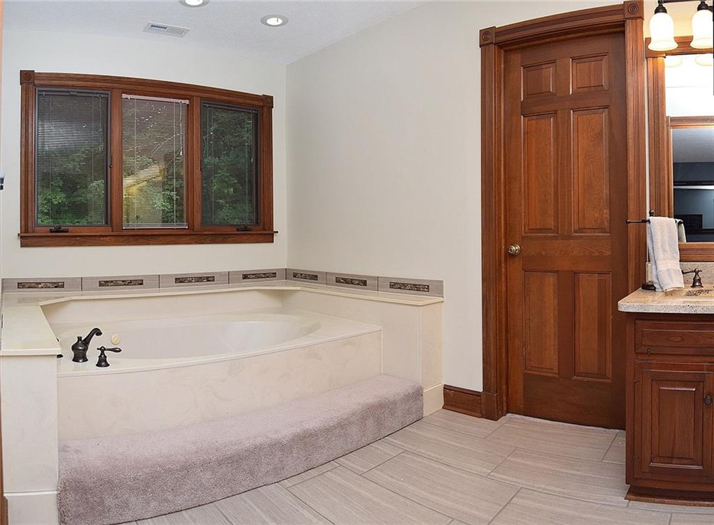 9687 Decatur Drive Indianapolis, IN 46256 - Photo 18 of 39 Gallery Image 18