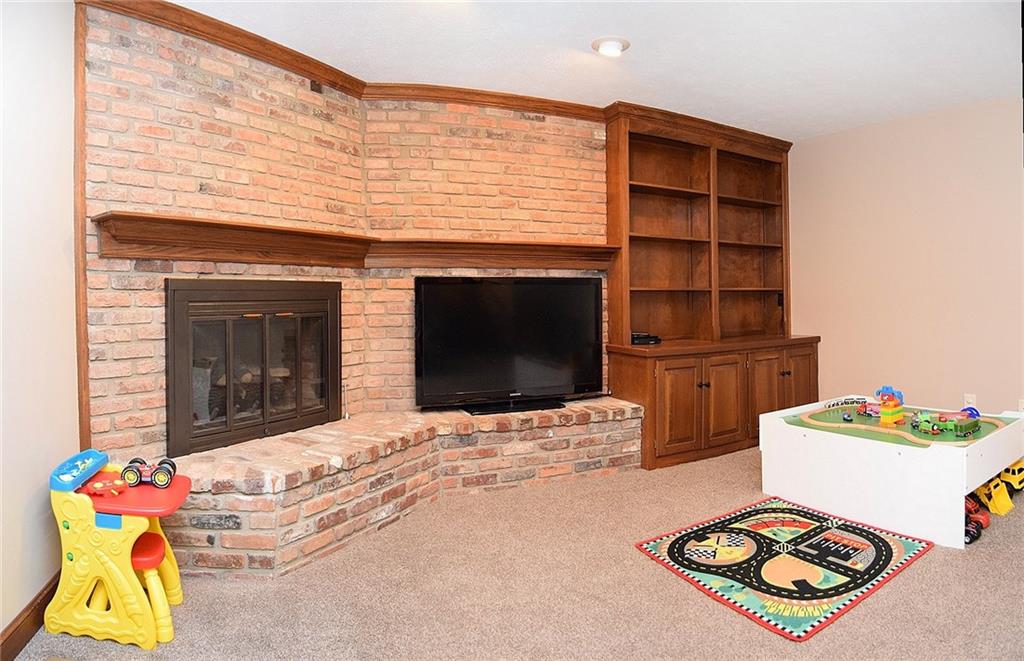 9687 Decatur Drive Indianapolis, IN 46256 - Photo 8 of 39 Gallery Image 8