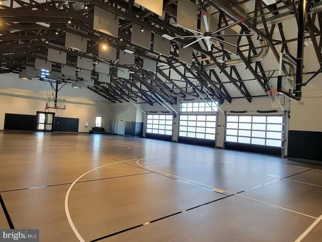 a view of an tennis court